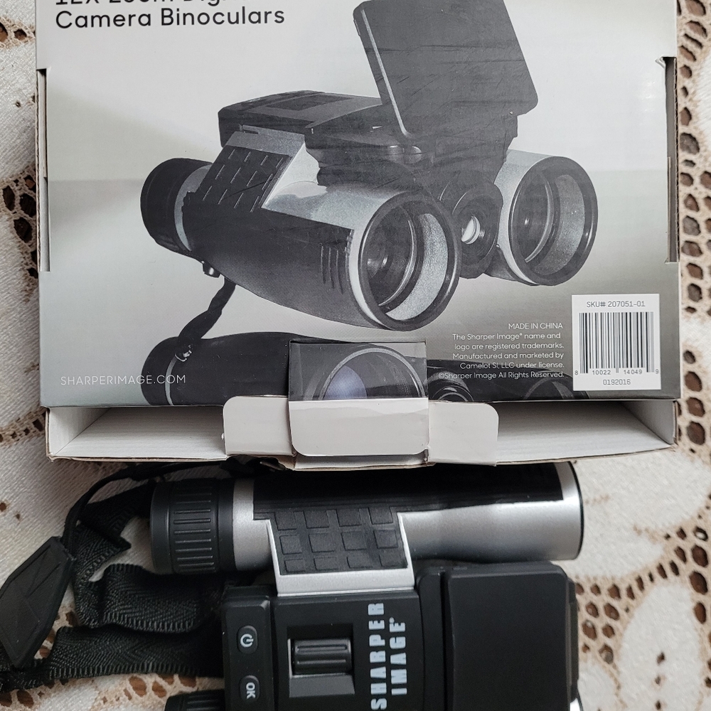 NEW, STILL IN BOX binoculars with digital camera - Picture 2 of 4